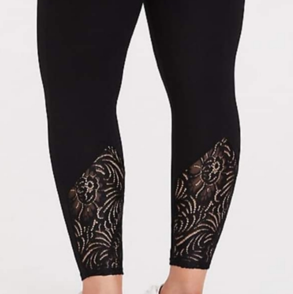 ISO Torrid lace back 7/8 length capris ***DO NOT BUY***